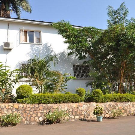 Shangri-La Hotel Uganda Кампала Екстериор снимка