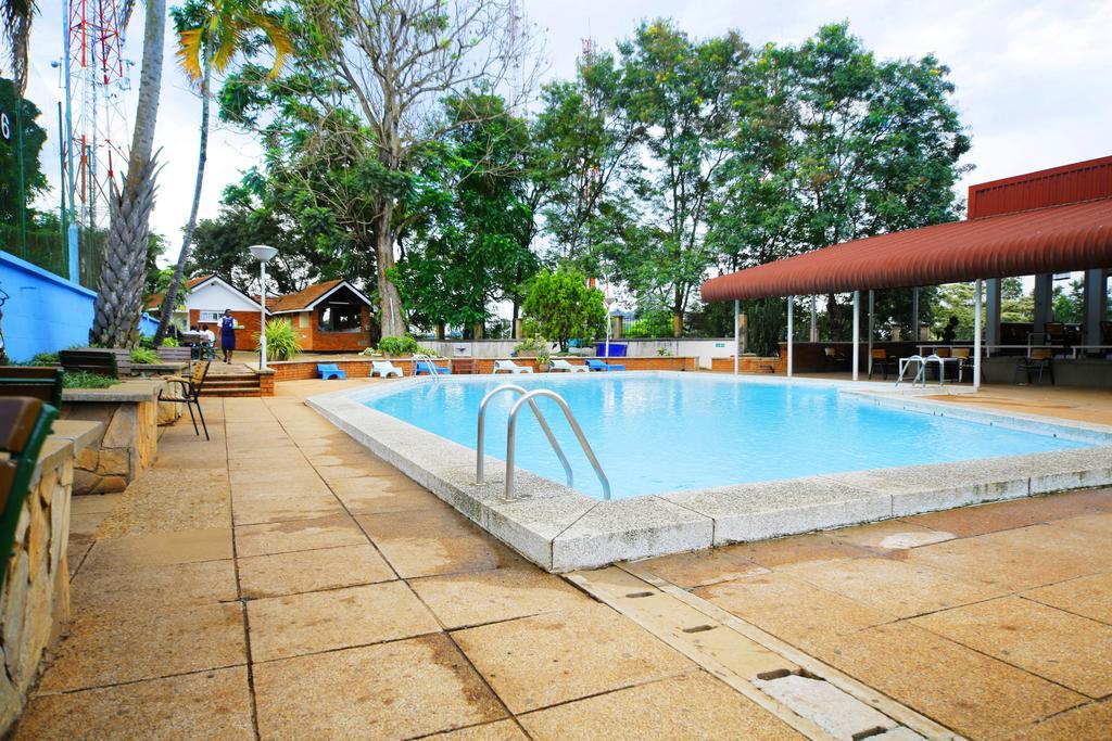 Shangri-La Hotel Uganda Кампала Екстериор снимка