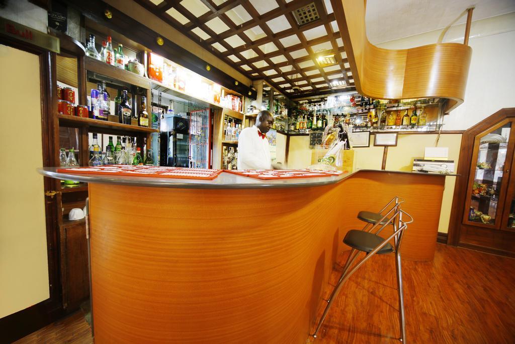 Shangri-La Hotel Uganda Кампала Екстериор снимка