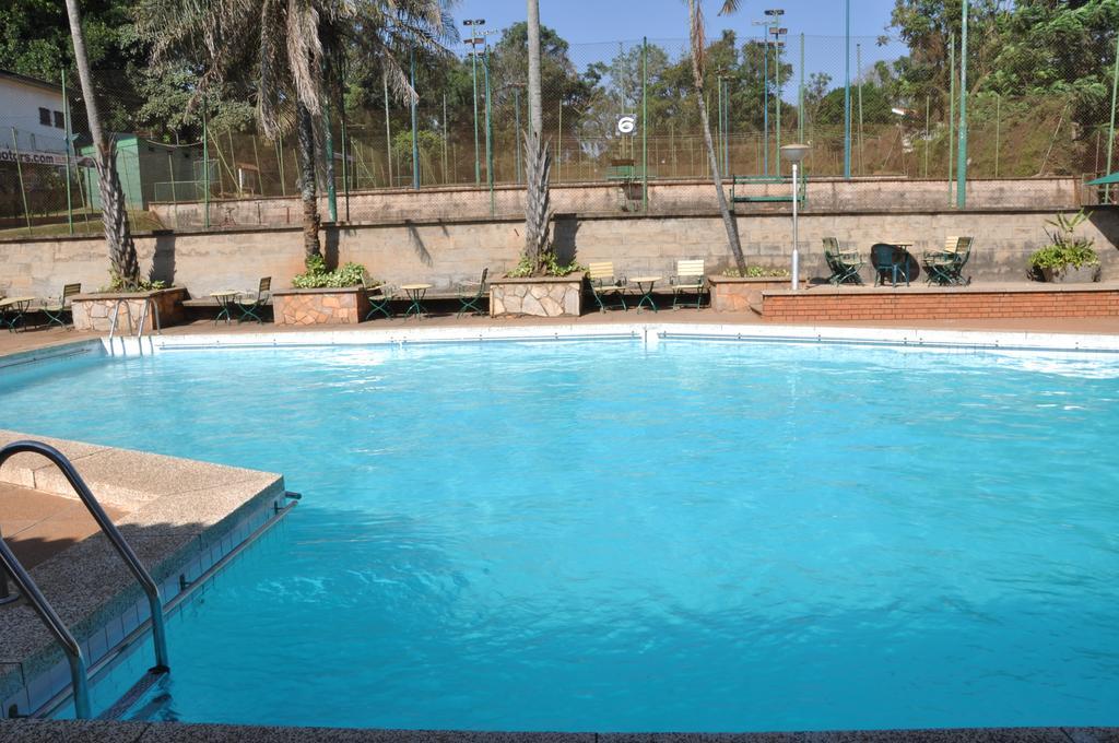 Shangri-La Hotel Uganda Кампала Екстериор снимка