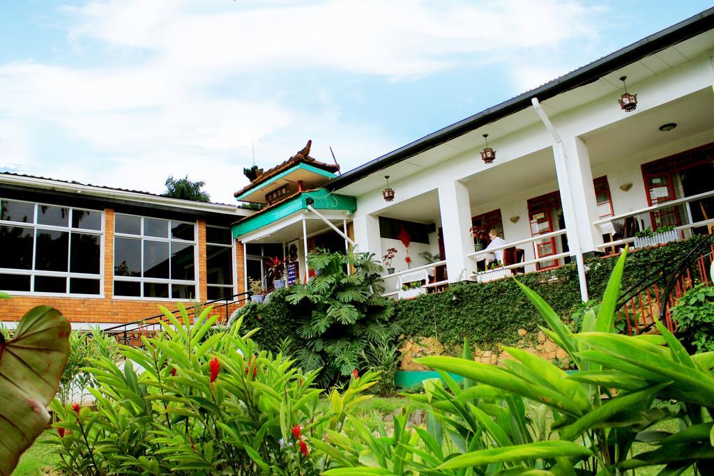 Shangri-La Hotel Uganda Кампала Екстериор снимка