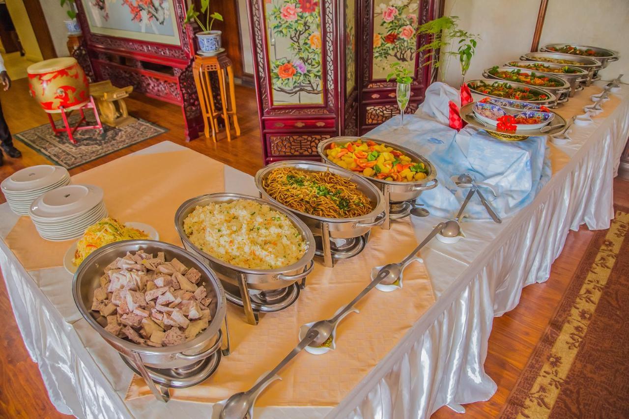Shangri-La Hotel Uganda Кампала Екстериор снимка