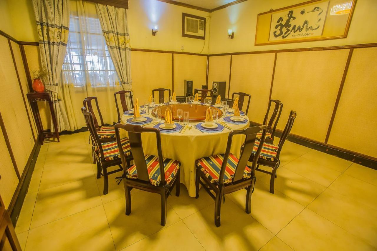 Shangri-La Hotel Uganda Кампала Екстериор снимка